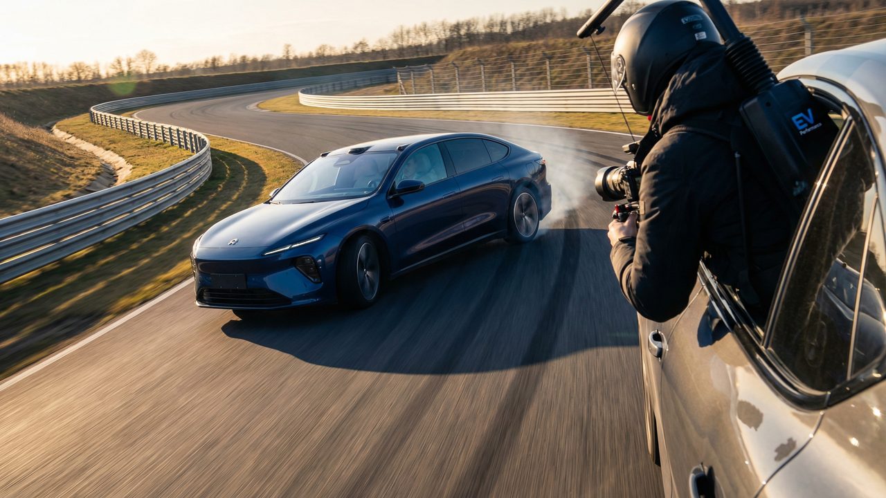 成人视频 比亚迪海豹测评视频